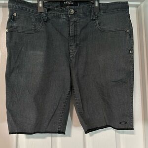 Men’s Oakley shorts- good condition- size 38